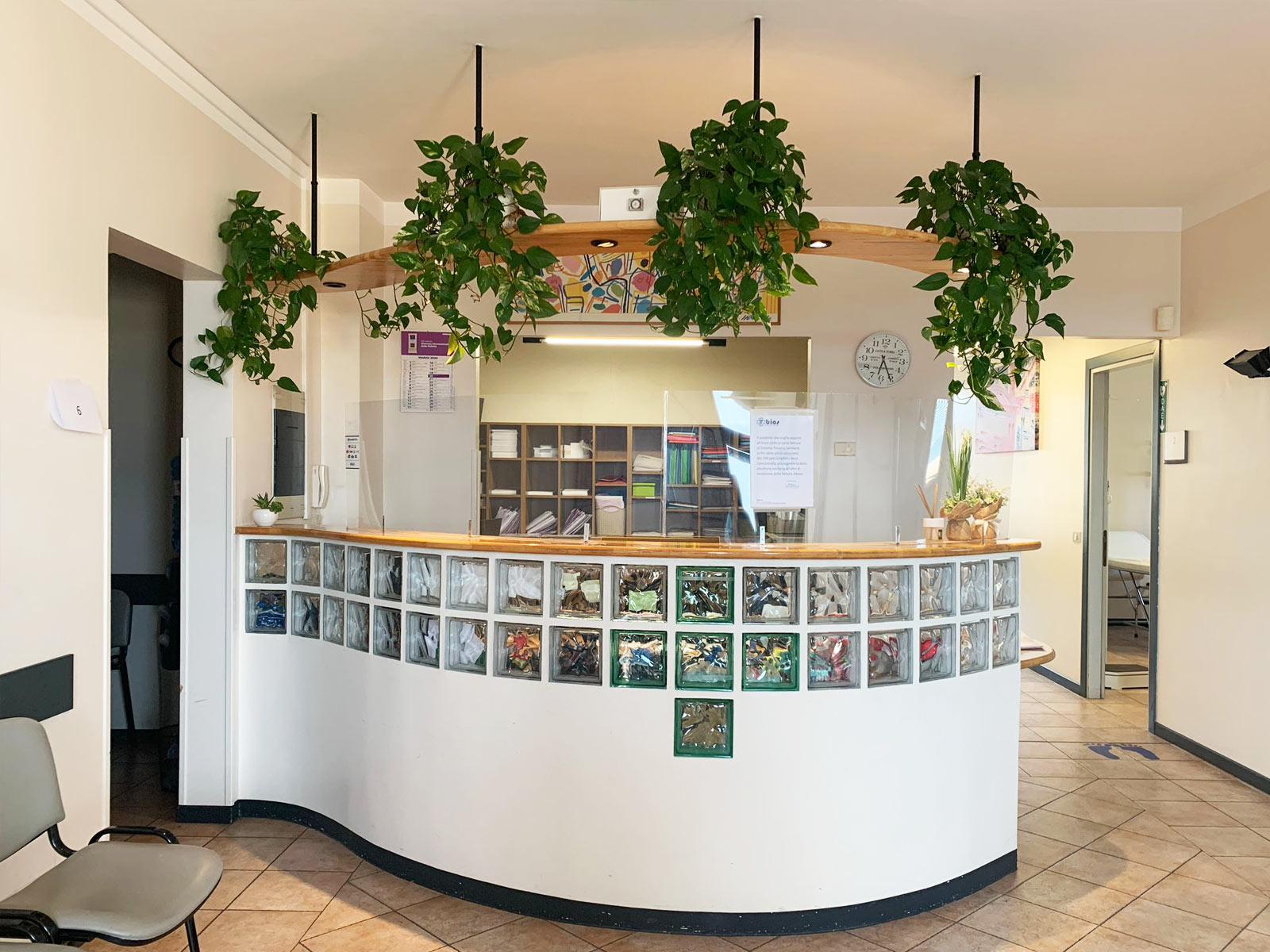 Staff pronto a rispondere ad ogni richiesta dei clienti con professionalità e gentilezza